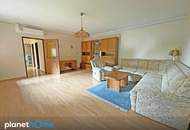 Einfamilienhaus mit Terrasse, Innenhof und großer Garage