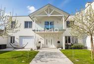 Zeitlose Architektur trifft Großzügigkeit - Designvilla mit Indoor-Pool und Einliegeroption