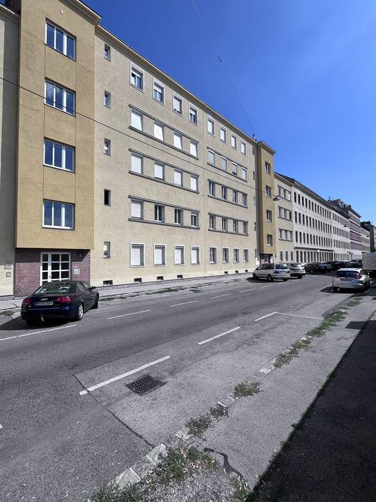 Lichtdurchflutete Altbauwohnung mit schönem Blick | smart geteilt | generalsaniert