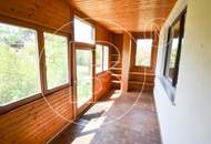 Großes Eckgrundstück mit renovierungsbedürftigem Haus!