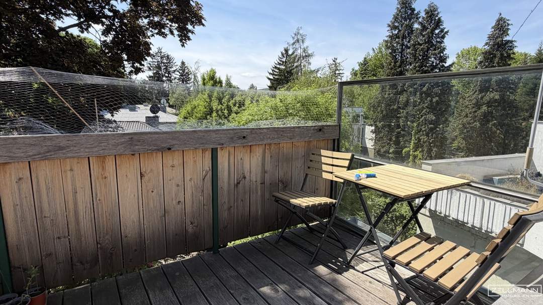 Mauer "Licht. Ruhe. Effizienz. Stilvolle Maisonette mit Südterrasse" | ZELLMANN IMMOBILIEN