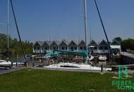 Das Leben genießen - direkt am Wasser! Badehaus mit Seezugang und Bootsanlegestelle!