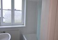 3 geräumige Zimmer, Küche mit Essplatz, Gartennutzung und PKW Stellplatz
