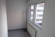 2 Zimmer Wohnung mit 8 m² Loggia inkl. Garagenplatz, 4. Liftstock, direkt bei U1