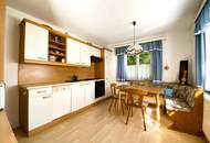 VIEL PLATZ IM GRÜNEN! Geräumiges Wohnhaus mit großem Grundstück