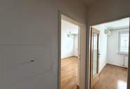 Klimatisierte Dachgeschosswohnung mit 4 Schlafzimmer und Garage // Air-conditioned attic apartment with 4 bedrooms and garage //