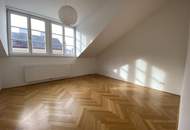 Helle Dachgeschoss-Wohnung im Botschaftsviertel // Bright top floor apartment in embassy quarter