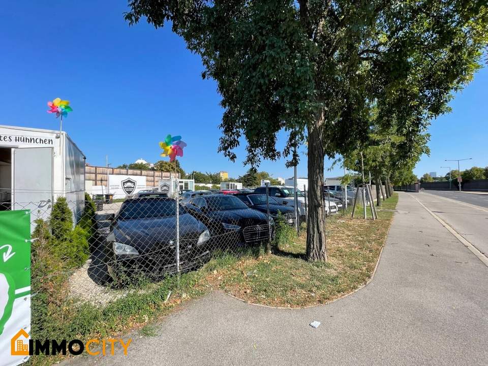 TOP-AUTOPLATZ MIT CA. 2.050 m² + BÜROCONTAINER – AUSGEZEICHNETE FREQUENZLAGE, Leopoldauer Straße 48-52, 1210 Wien.
