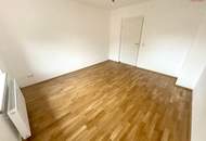 Ein Zuhause zum Verlieben: 4-Zimmer-Wohnung mit sonnigem Grünblick, lichtdurchfluteten Räumen, hochwertig saniertem Badezimmer, großzügiger Küche & viel Platz für Familien!