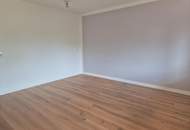 Sonnige 3 Zimmer Wohnung mit Balkon und Garage!