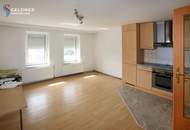 Altes Haus, 5 Zi, teilweise renoviert, Fenster & Türen erneuert, Dach neu eingedeckt, Carport