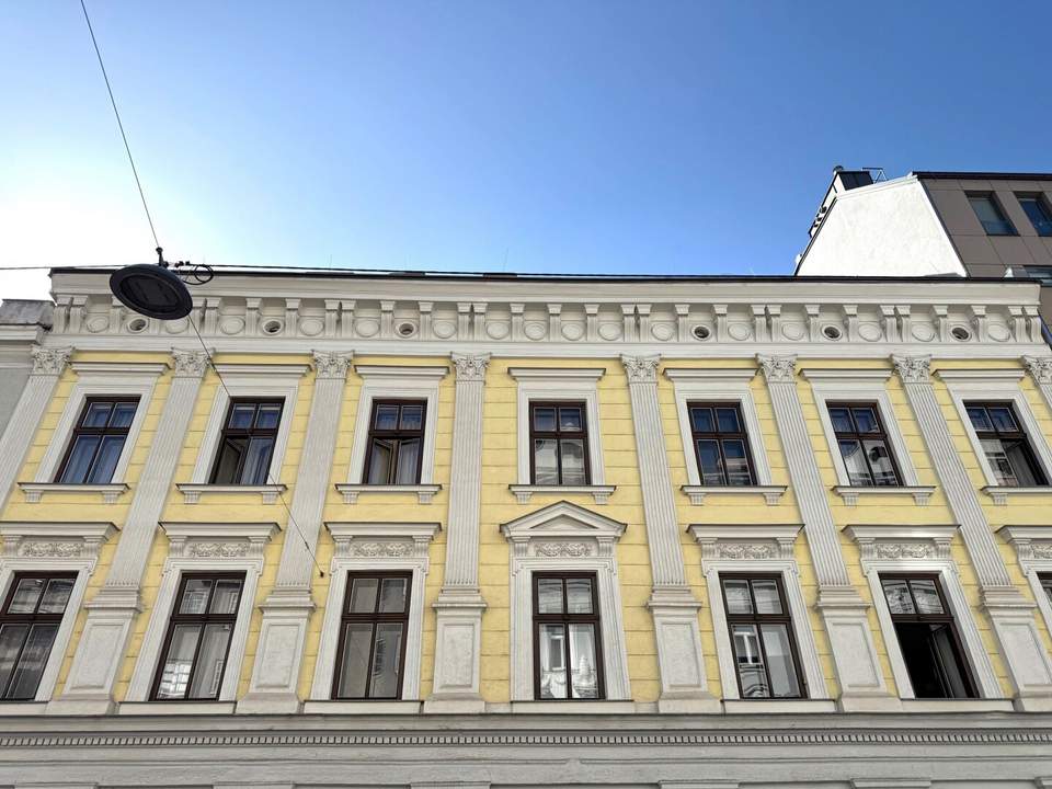 PREISGÜNSTIGE 2 Zimmer Altbauwohnung in der Storchengasse + 1 hofseitiger Balkon mit ca. 5,60 m² - nur ca. 3 - 4 Gehminuten zur U-Bahn U4 &amp; U6