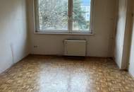 Familienwohnung - 5 Zimmer - sanierungsbedürftig !