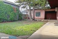 Einfamilienhaus mit Terrasse, Innenhof und großer Garage