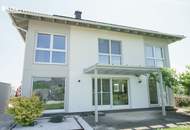 Modern, ruhig und Naturwald Nähe - 155m² ELK Fertighaus mit 6 Zimmer, Garage und gemütlichen Garten!