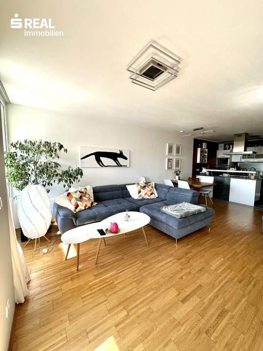 Perfekte 4-Zimmer-Familien-Wohnung mit Loggia und freiem Blick, exzellenter Grundriss, niedrige Betriebskosten, Garagenplatz um zzgl. € 25.000,--