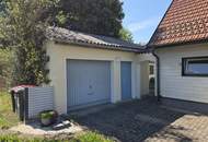Sehr gepflegtes Wohnhaus samt großem Garten sowie ein Nebengebäude mit integrierter Garage am Waldrand.
