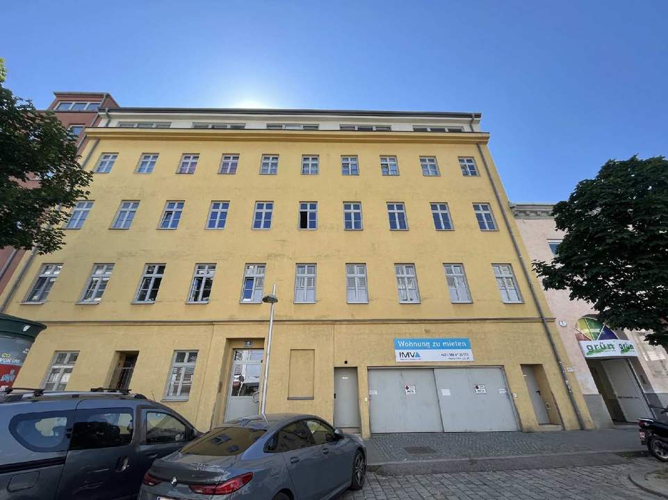 Schöne 2-Zimmer-Wohnung mit viel Platz und südseitiger Loggia mit Gartenblick!
