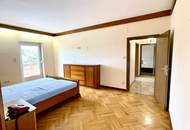 Zentral gelegenes Ein- bis Zweifamilienhaus mit großem Garten und Doppelgarage!