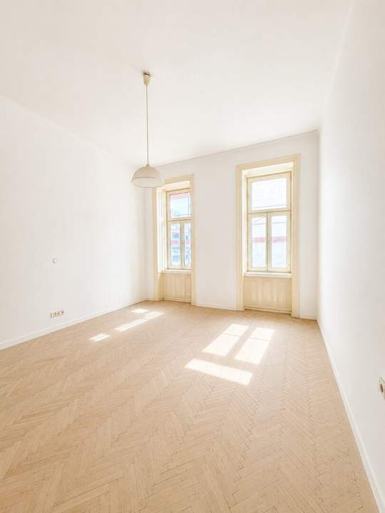Sanierungsbedürftige Charmante 1-Zimmer-Altbauwohnung mit Balkon mit Potenzial in zentraler Ruhelage