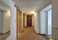 Attraktives Büro mit eigener Garage und zusätzlicher Lagerfläche