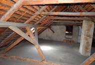 Historisches Gebäude mit großen Weinkeller mit Gewölbe im Zentrum von Perchtoldsdorf