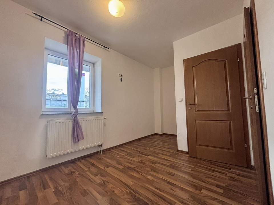 Charmantes Mini-Apartment mit Badezimmer und Balkon in zentraler Lage! Nähe BMW, SKF!!!