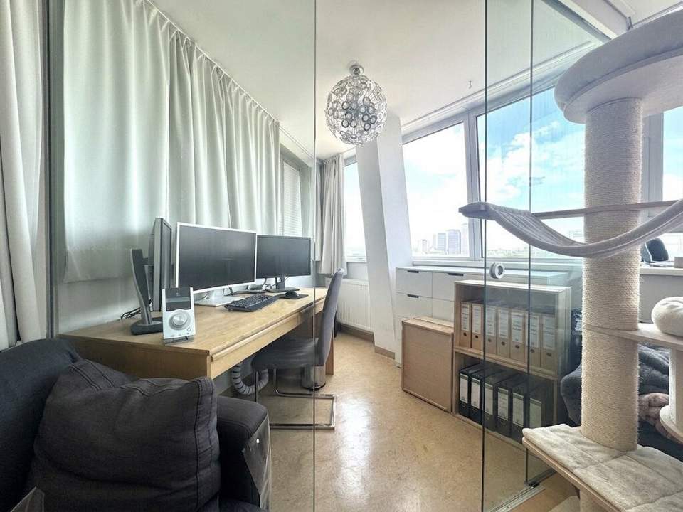 Familienwohnung im 9. Stock beim Gasometer