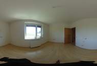 *ORTSRANDLAGE:* Wohnhaus mit sehr schönem, ebenen Garten und großzügigem Grundstück.