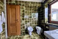 Haus mit ca. 275 m² Wohnfläche, ca. 2.200 m² Grund – ideal für Großfamilien, sanierungsbedürftig!