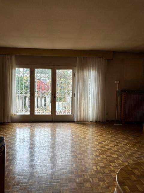 Verborgenes Juwel: Sanierungsbedürftige Stadtvilla in Traumlage mit Potenzial!