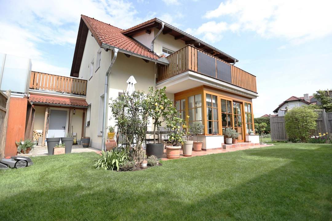 Feine Erdgeschoss Wohnung mit 122 m² Eigengarten in absoluter Traumlage!