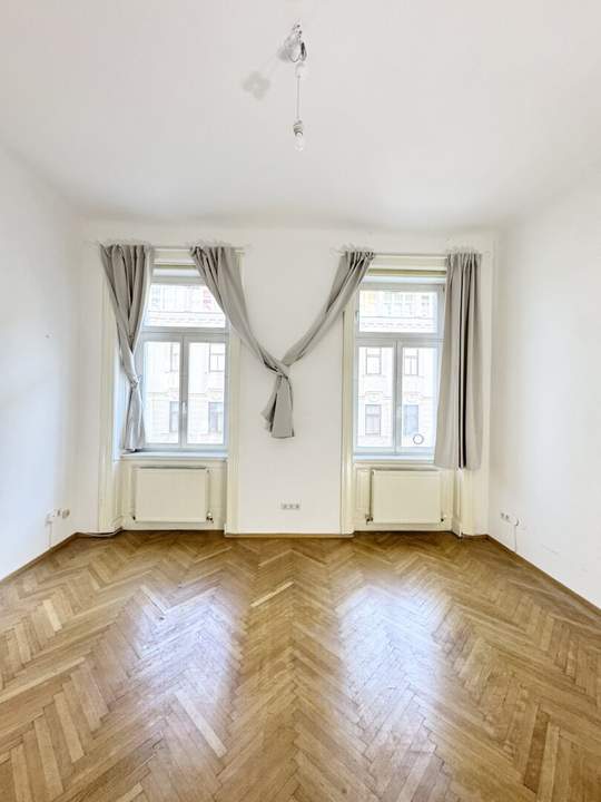 Exquisite Altbauwohnung nahe Arenbergpark – Eleganz, Ruhe & urbaner Lifestyle