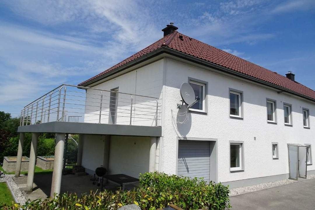 Wohnhaushälfte am Ortsrand mit großem Garten (Top 2 parifiziert)
