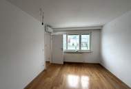 Klimatisierte Dachgeschosswohnung mit 4 Schlafzimmer und Garage // Air-conditioned attic apartment with 4 bedrooms and garage //