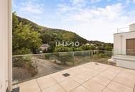 Meisterstück moderner Architektur: Penthouse mit 230m2 Terrasse & Wasserblick