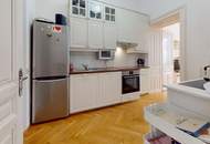 Helle 3-Zimmer-Altbau-Wohnung mit Balkon und sehr guter Anbindung