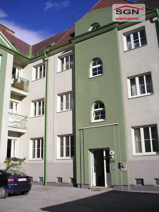 günstige 1 Zimmer-Altbauwohnung