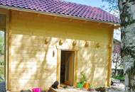 Großes Baugrundstück mit charmantem Gartenhaus in zentraler, sonniger und absoluter Ruhelage