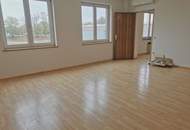 2.500m² Lagerhalle mit Rampen &amp; 250m² Büro