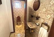 Gepflegtes großes Einfamilienhaus mit überdachtem Pool!