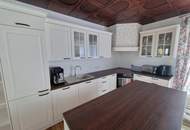 LIEBEVOLLER BUNGALOW MIT GEPFLEGTEM GARTEN IN TRAUMHAFTER RUHELAGE