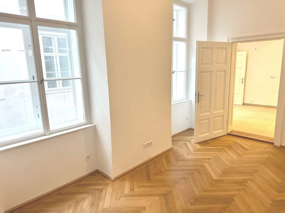 UNBEFRISTET ab 1.9.26! Sanierte 1-Zimmer Altbau-Wohnung mit neuer Küche in Toplage nahe Graben, 1010!