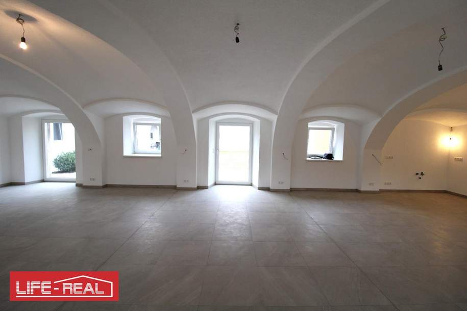 Erstbezug für charmanten Büro- / Schulungs- / Ausstellungsraum in traumhafter, ländlicher Umgebung, Gewerbeobjekt-miete, 999,00,€, 4072 Eferding