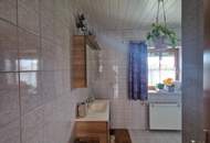SOLIDES WOHNHAUS MIT EHEMALIGEM SOMMERHAUS, HERRLICHER TERRASSE UND POOL IN TRAUMHAFTER RUHELAGE
