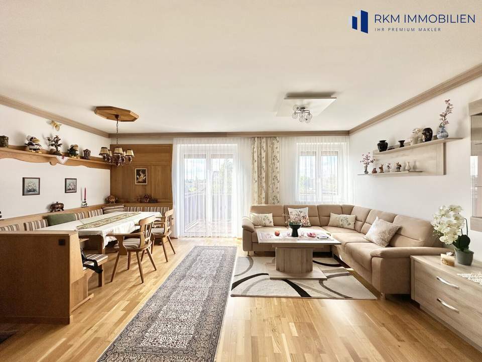 Neuwertige barrierefreie Wohnung mit Potenzial für 3 Zimmer, Südbalkon, Lift und Parkplatz!