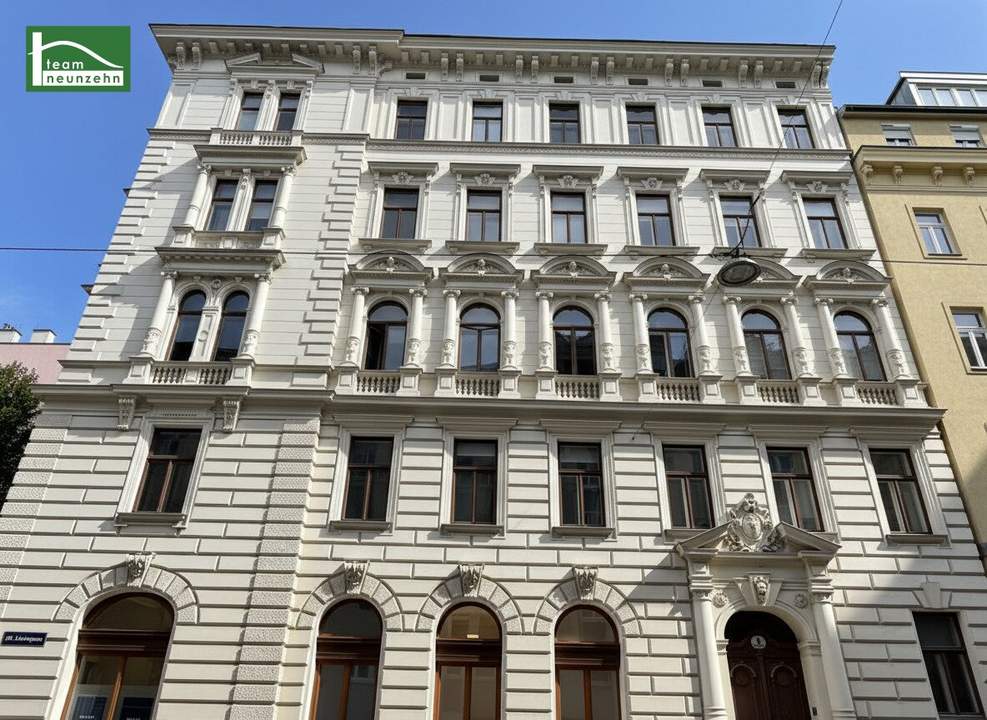 Begehrte Stadtwohnung (sanierungsbedürftig) im traumhaften Gründerzeithaus - Einkaufsmeile "Mariahilfer Straße" ums Eck - U-Bahn U3