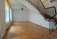 Loftartiges Büro mit großen Fenstern und einer Terrasse - ideal als Atelier oder Studio