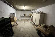 Haus in Grünruhelage mit offener Terrasse, Balkon und Garage