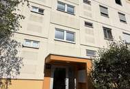 Sonnige sanierungsbedürftige 3 Zimmerwohnung in der beliebten grünen Südstadt mit LOGGIA